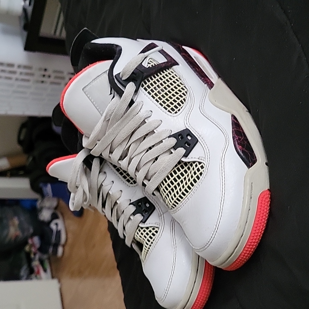 Pale Citron jordan 4